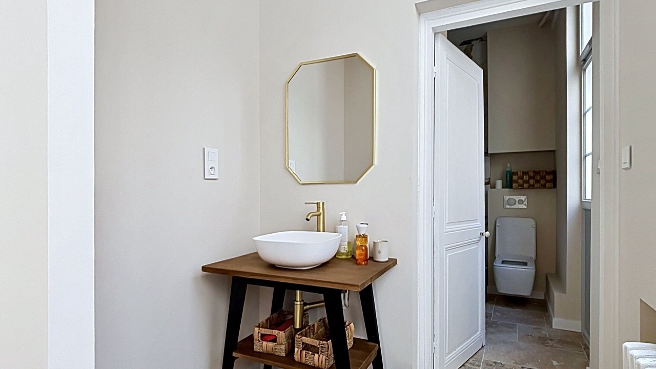 Photo of Bathroom in Dole