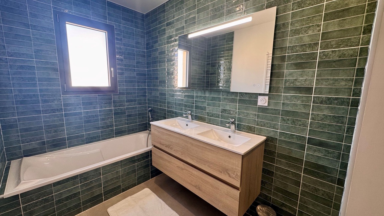 Photo of Bathroom in Allan