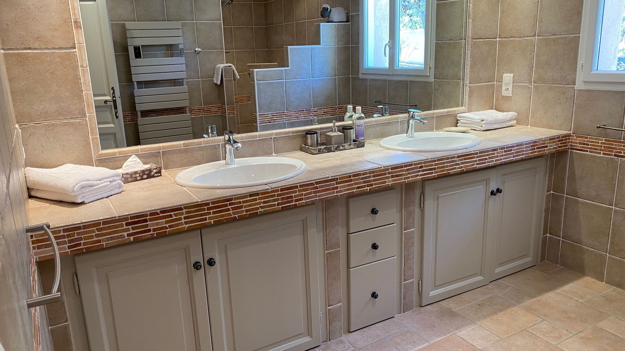 Photo of Bathroom in L'Isle-sur-la-Sorgue