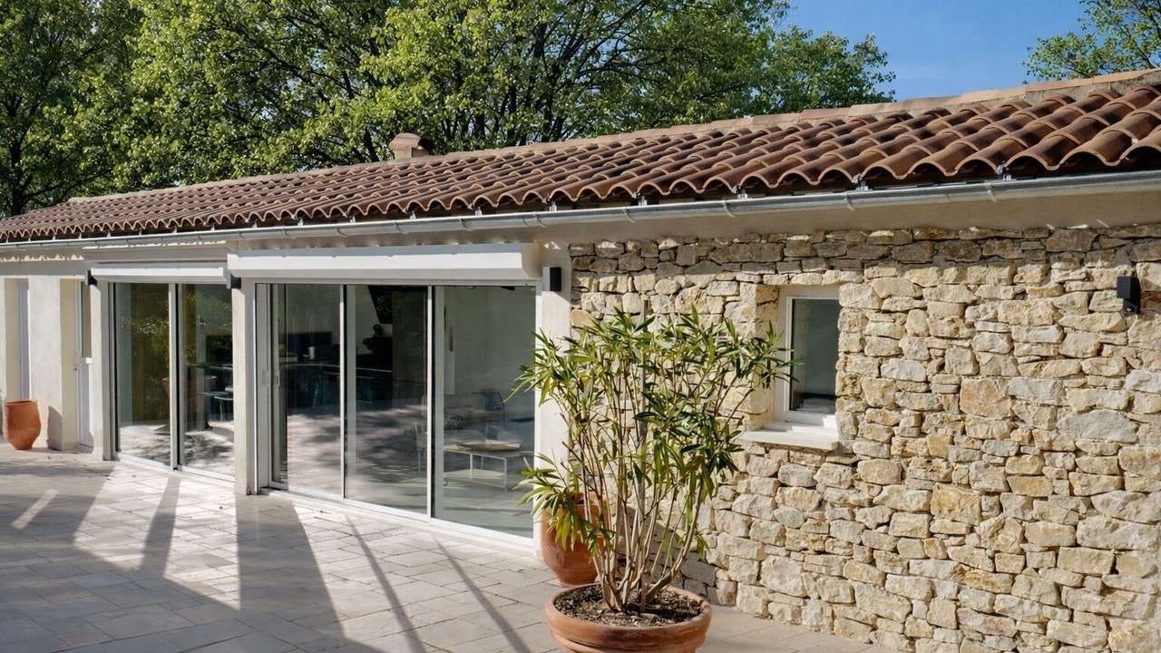 Photo of Patio Balcony in L'Isle-sur-la-Sorgue