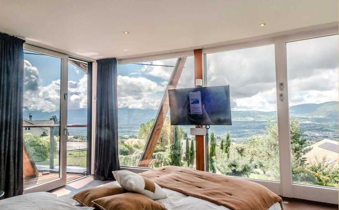 Photo of Bedroom in Cranves-Sales