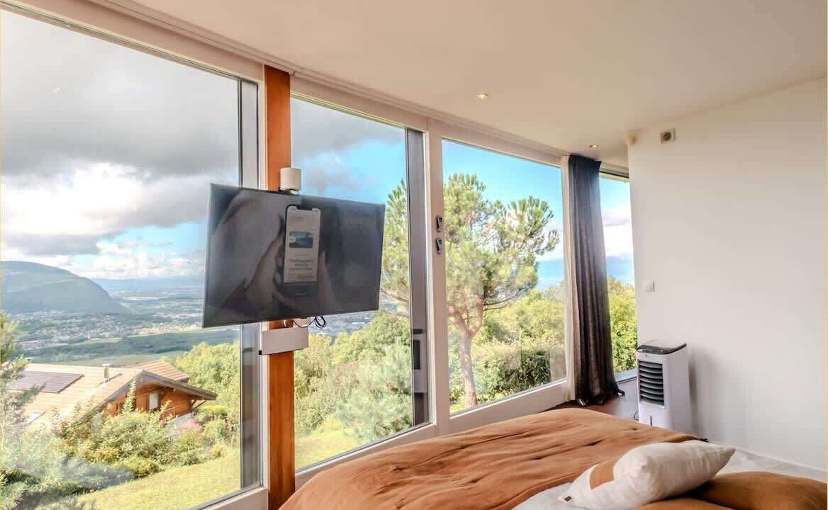 Photo of Bedroom in Cranves-Sales