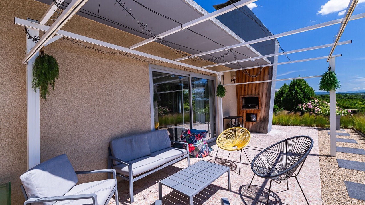 Photo of Patio Balcony in Charmes-sur-Rhone