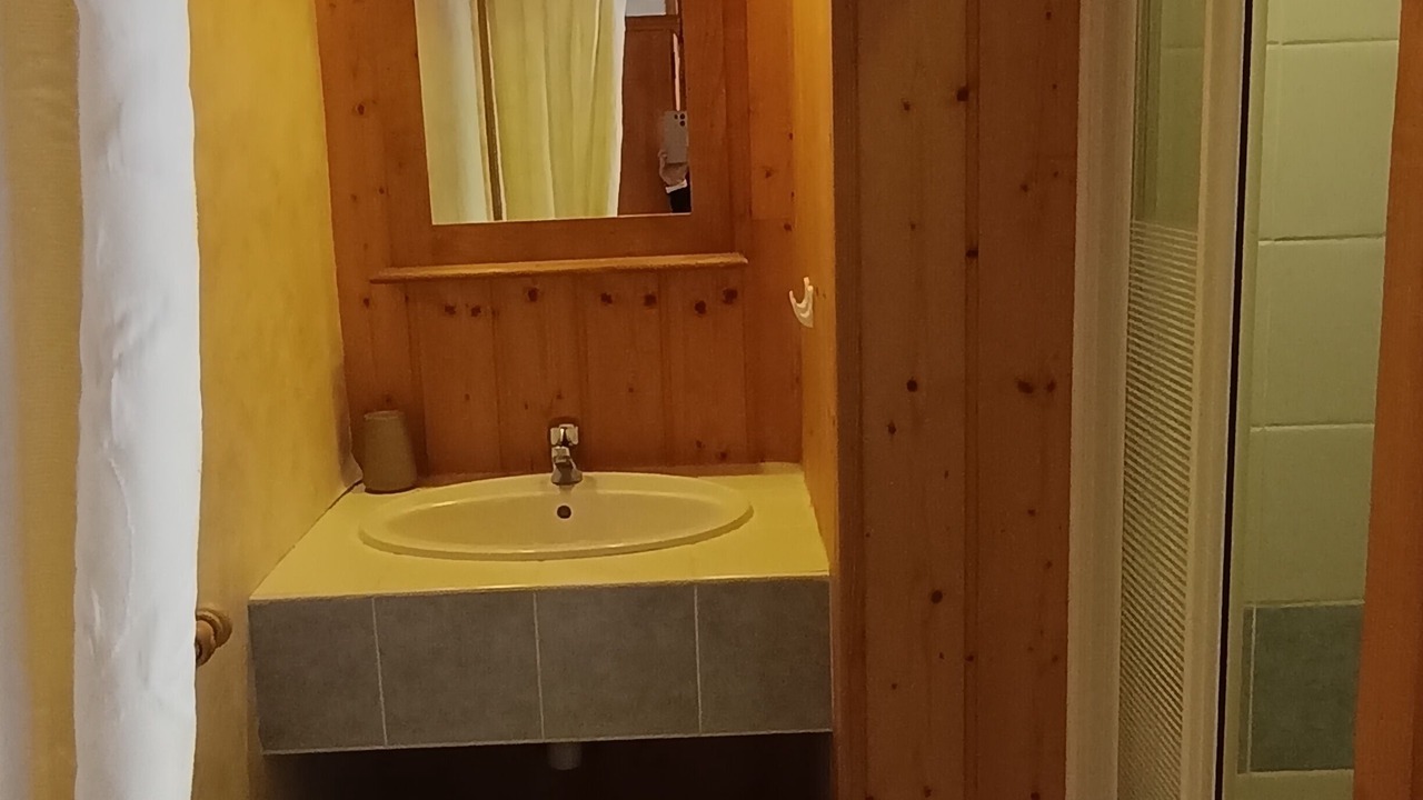 Photo of Bathroom in Commenailles