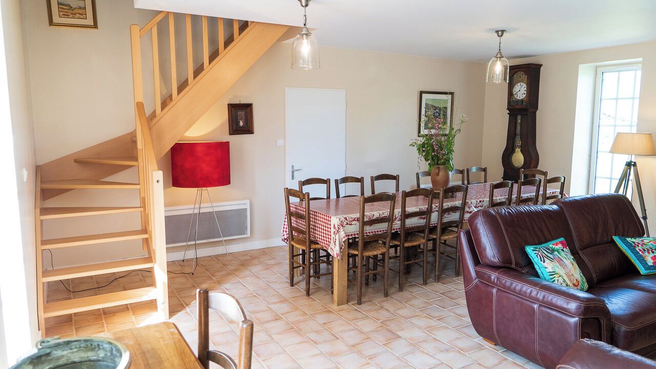 Photo of Livingroom in Saint-Bonnet-de-Vieille-Vigne