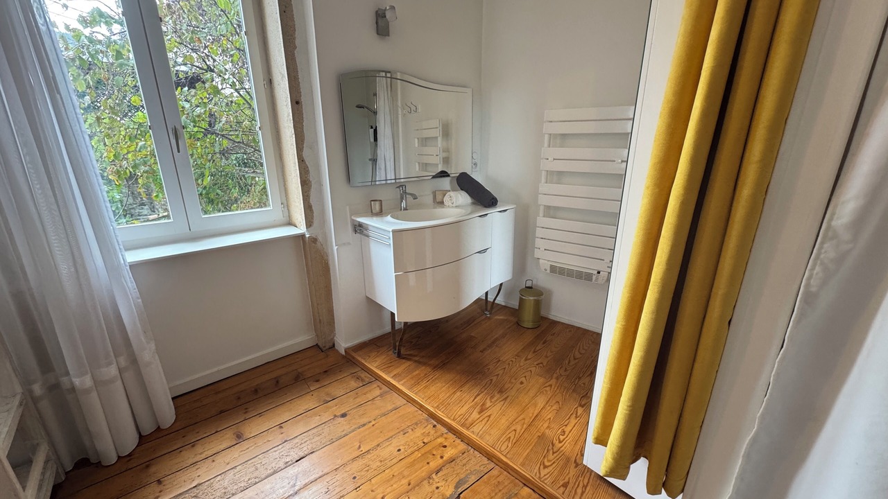Photo of Bathroom in Jullie
