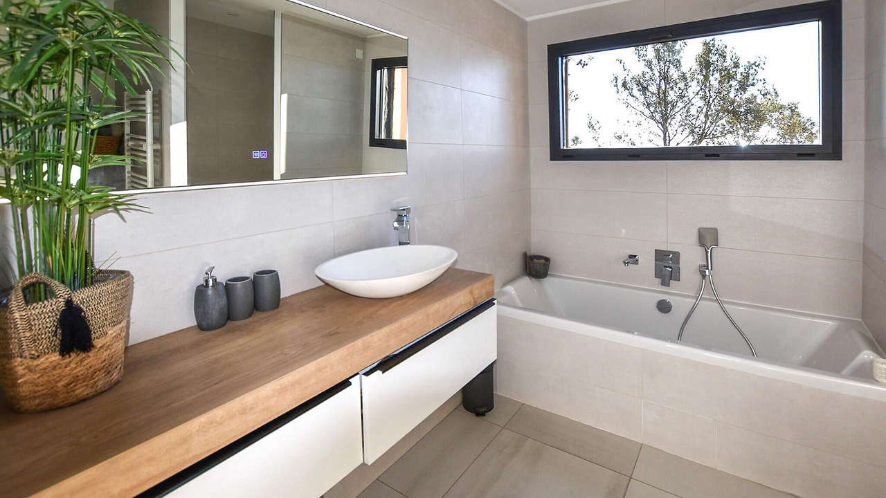Photo of Bathroom in Beaumes-de-Venise