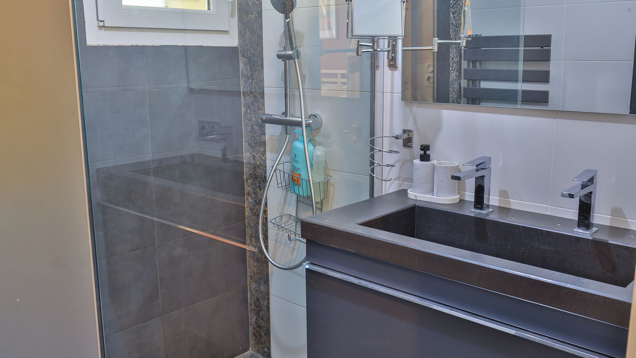 Photo of Bathroom in Saint-Nazaire-les-Eymes