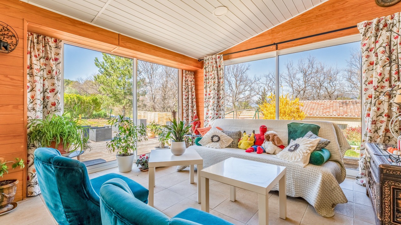 Photo of Livingroom in Faucon