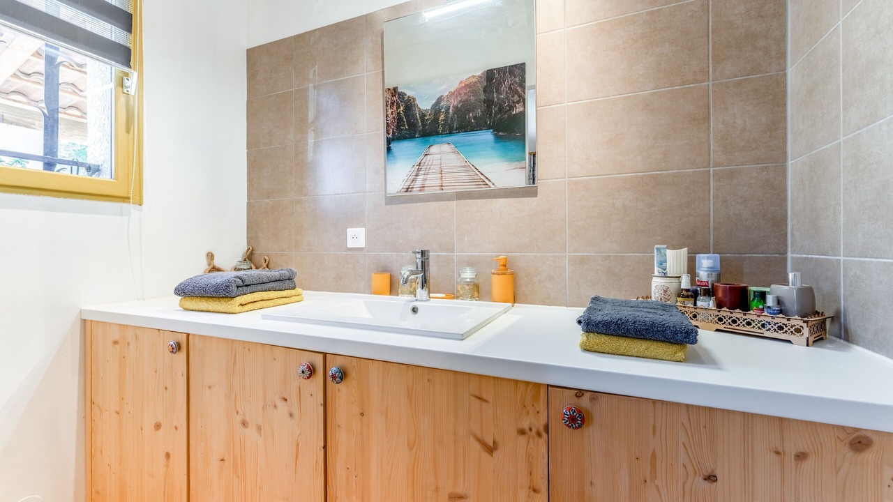 Photo of Bathroom in Faucon