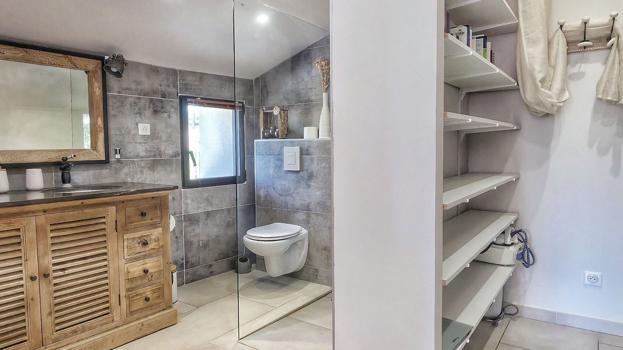 Photo of Bathroom in Roche-Saint-Secret