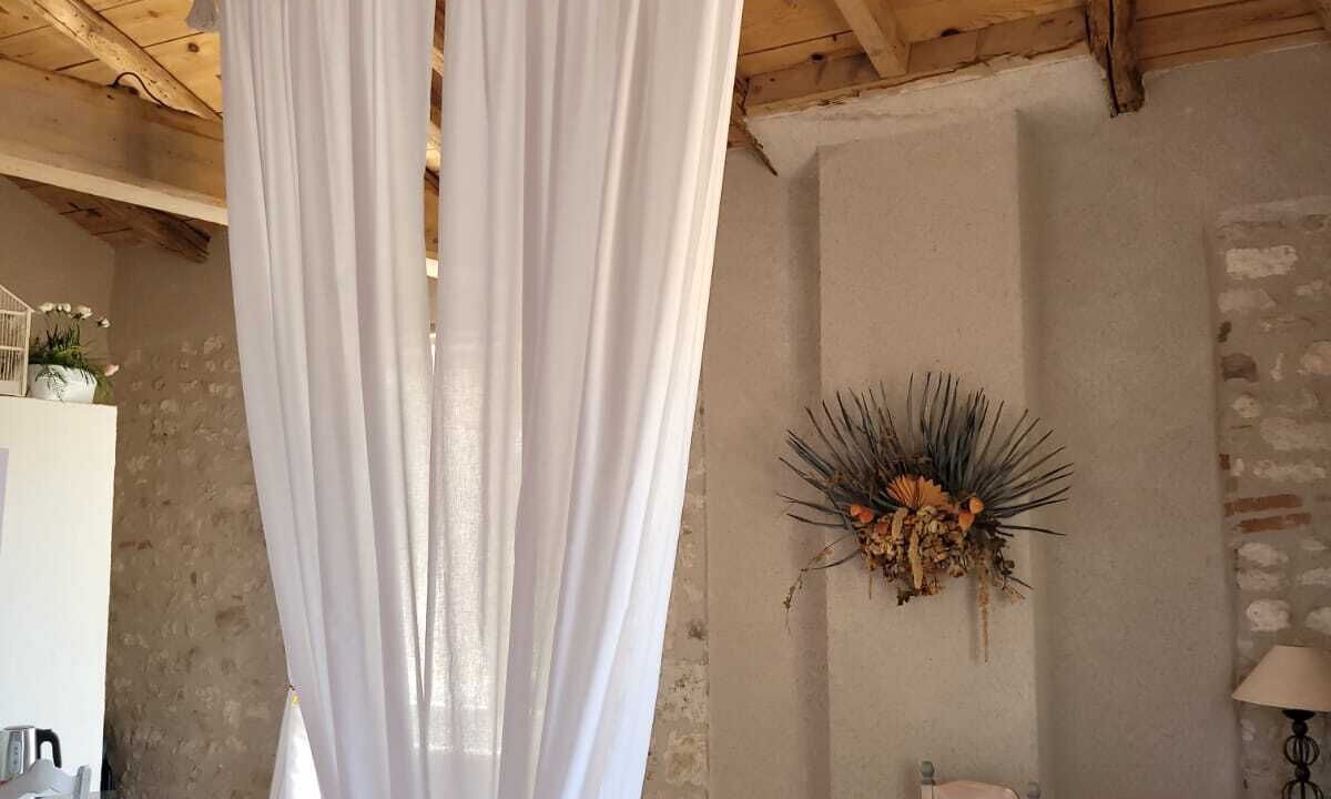 Photo of Bedroom in Castelnau-de-Montmiral