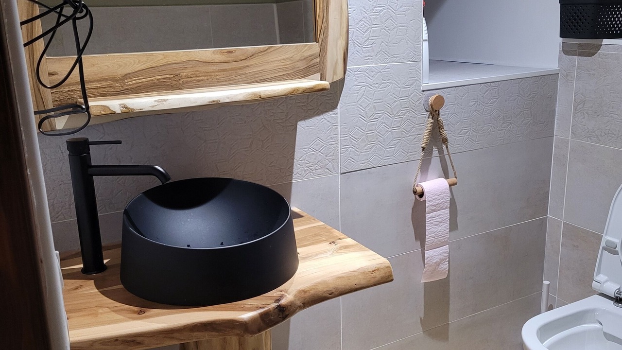 Photo of Bathroom in Alleuze