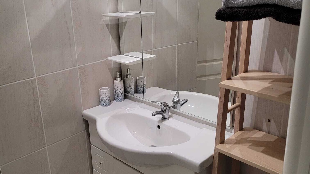 Photo of Bathroom in Dole