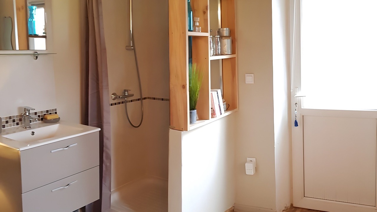 Photo of Bathroom in Chateauneuf-du-Rhone
