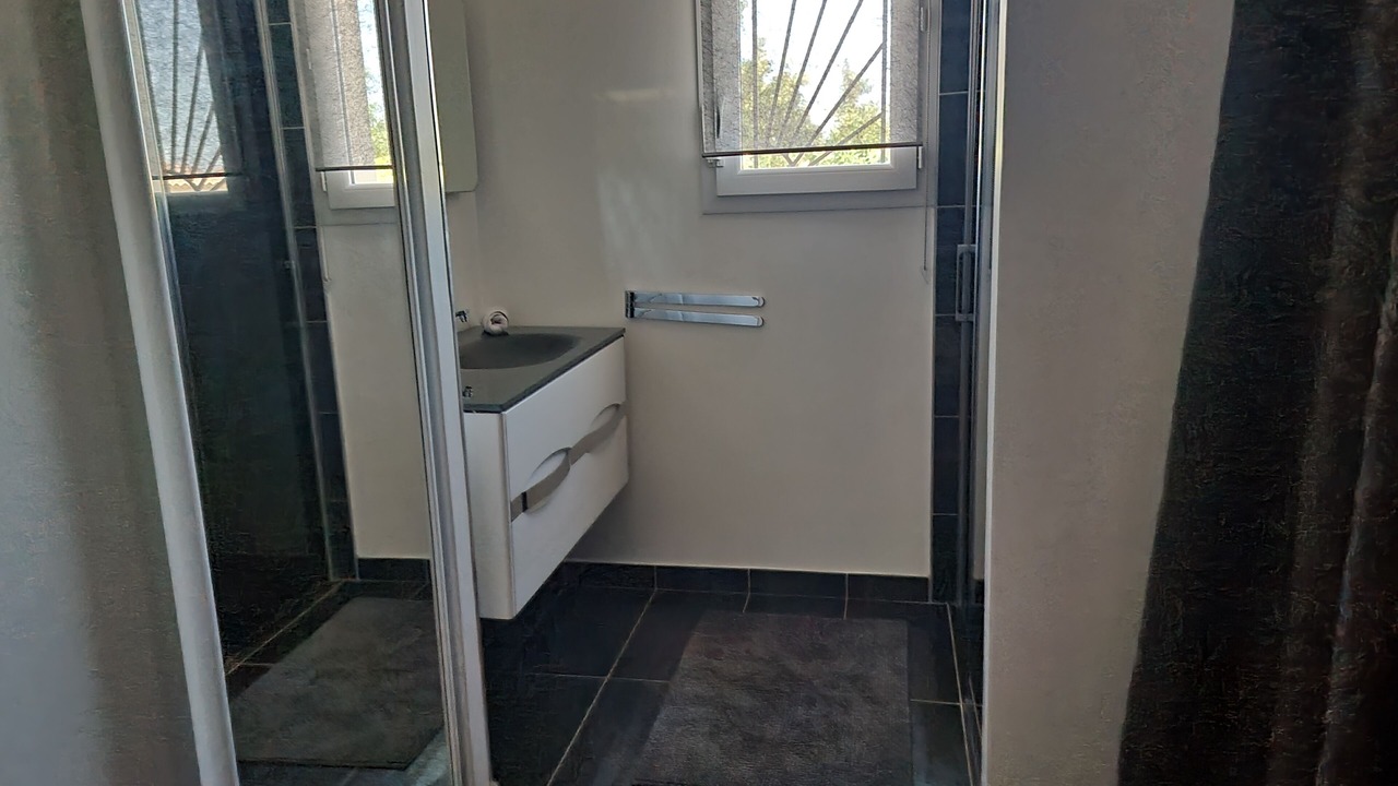 Photo of Bathroom in Cairanne