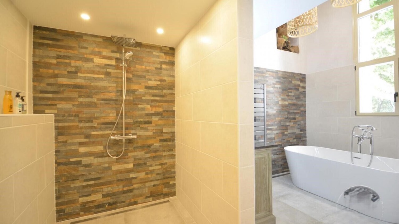 Photo of Bathroom in Loriol-du-Comtat