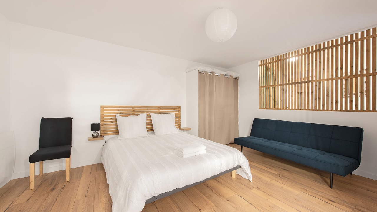 Photo of Bedroom in Castelnau-de-Montmiral