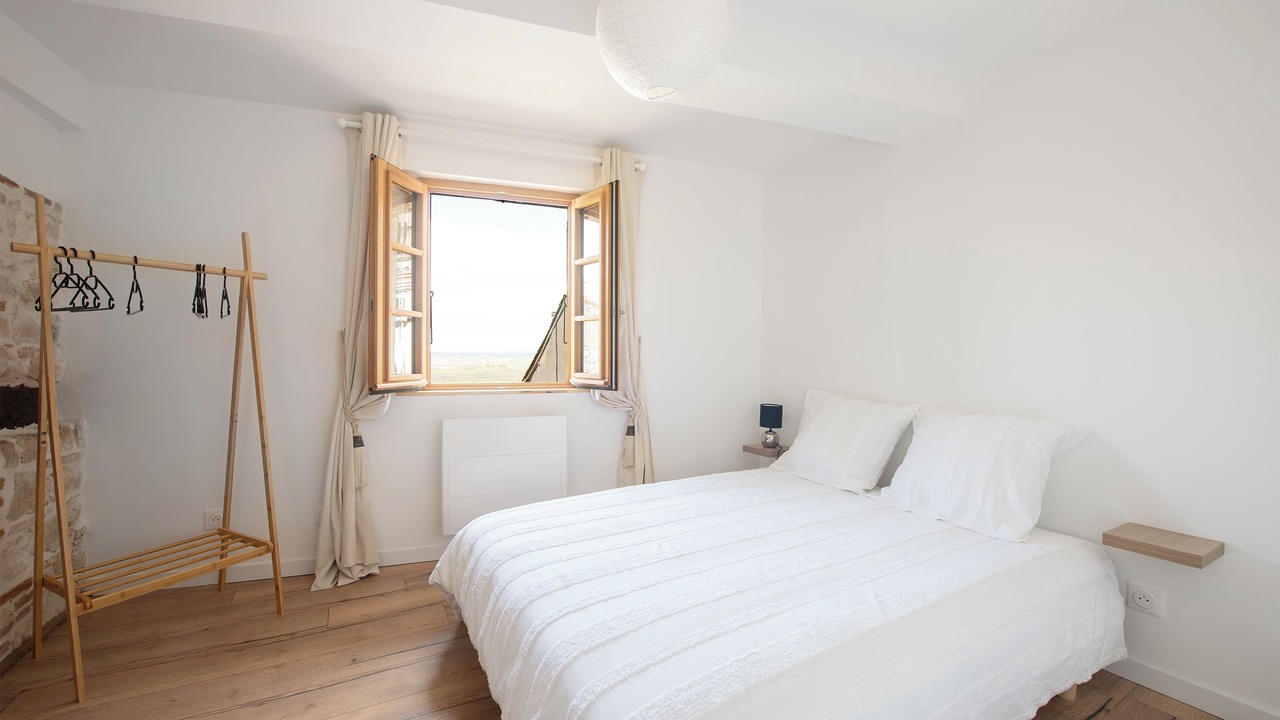 Photo of Bedroom in Castelnau-de-Montmiral