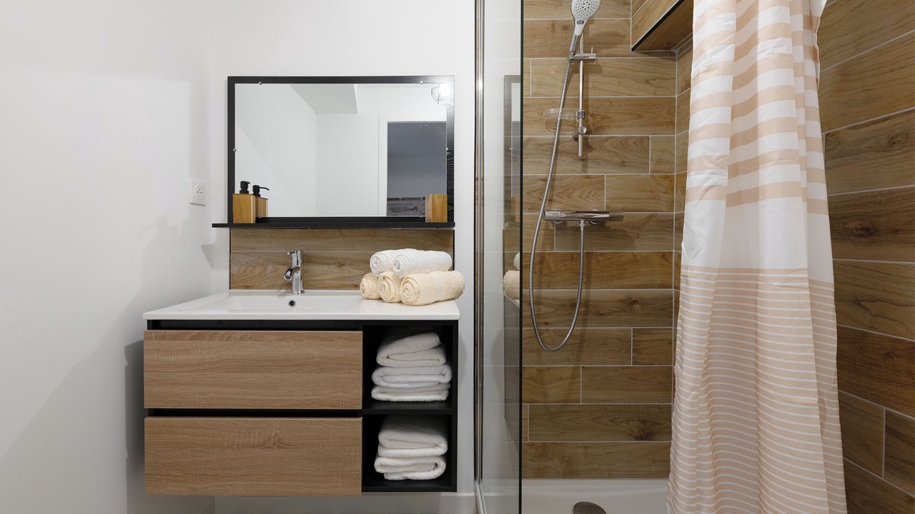 Photo of Bathroom in Castelnau-de-Montmiral