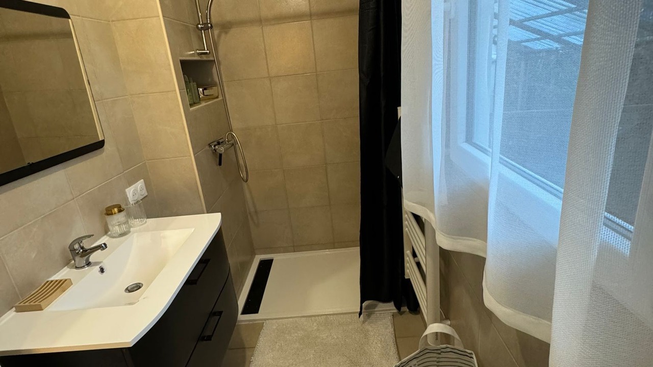 Photo of Bathroom in Morangis