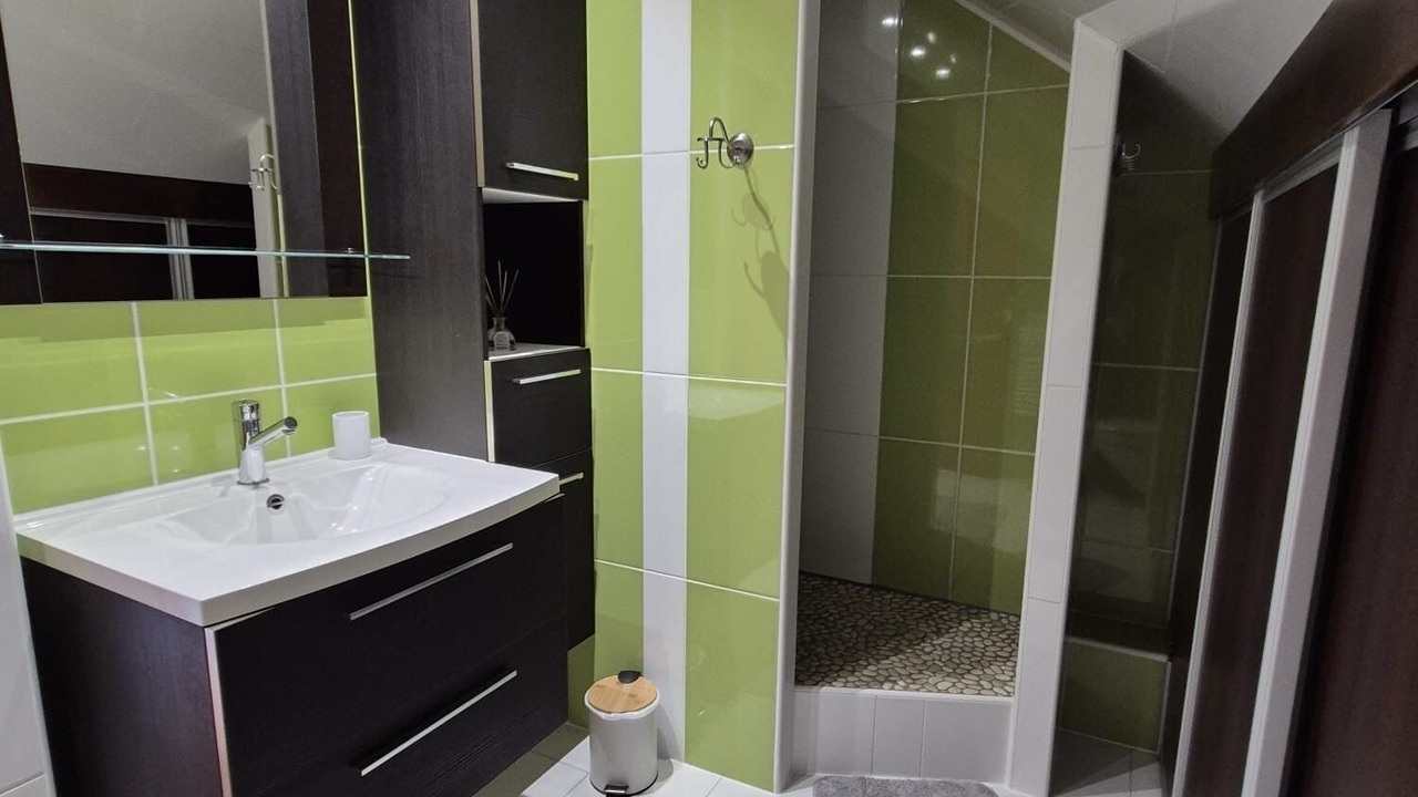 Photo of Bathroom in Premanon