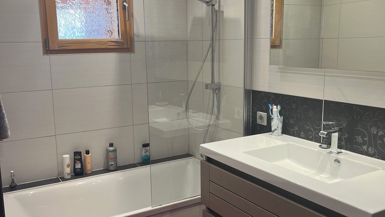 Photo of Bathroom in Premanon