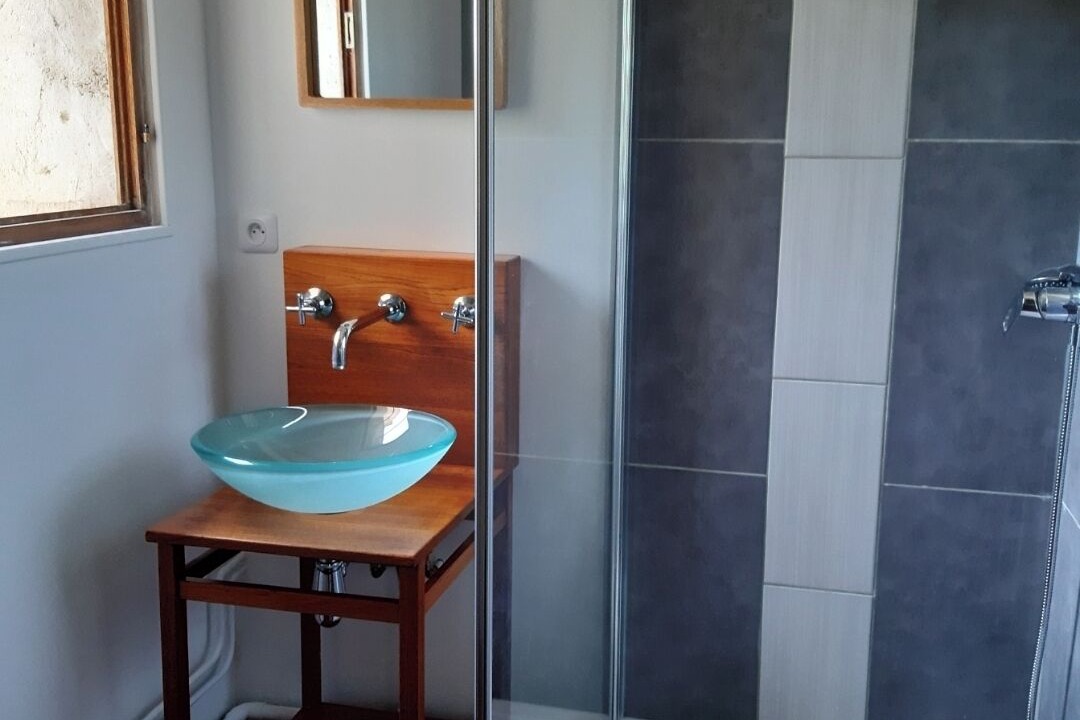 Photo of Bathroom in Caromb