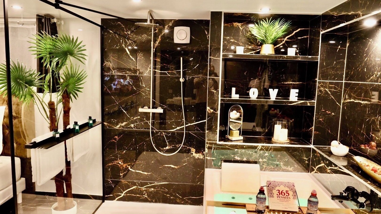 Photo of Bathroom in Plateau — Pyramide