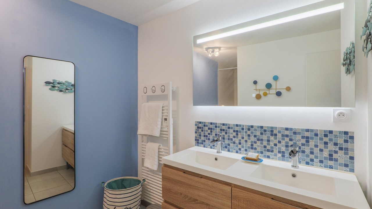 Photo of Bathroom in Ailhon