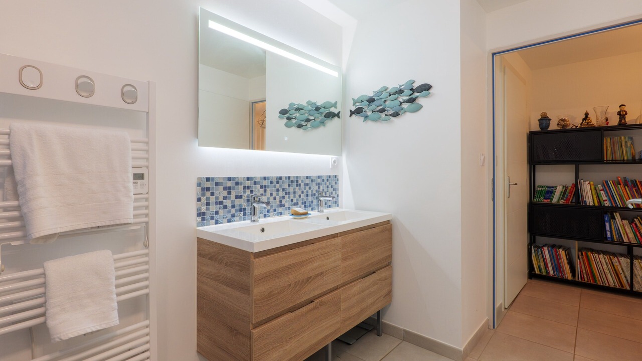 Photo of Bathroom in Ailhon