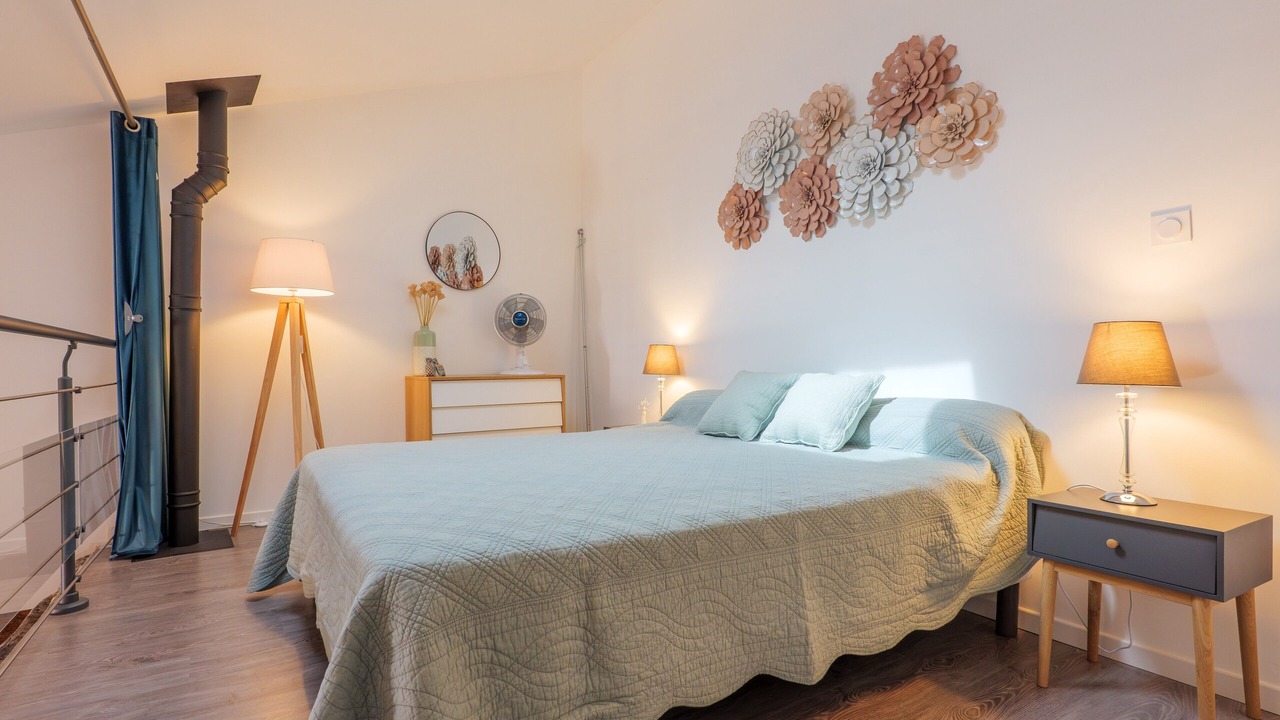 Photo of Bedroom in Ailhon