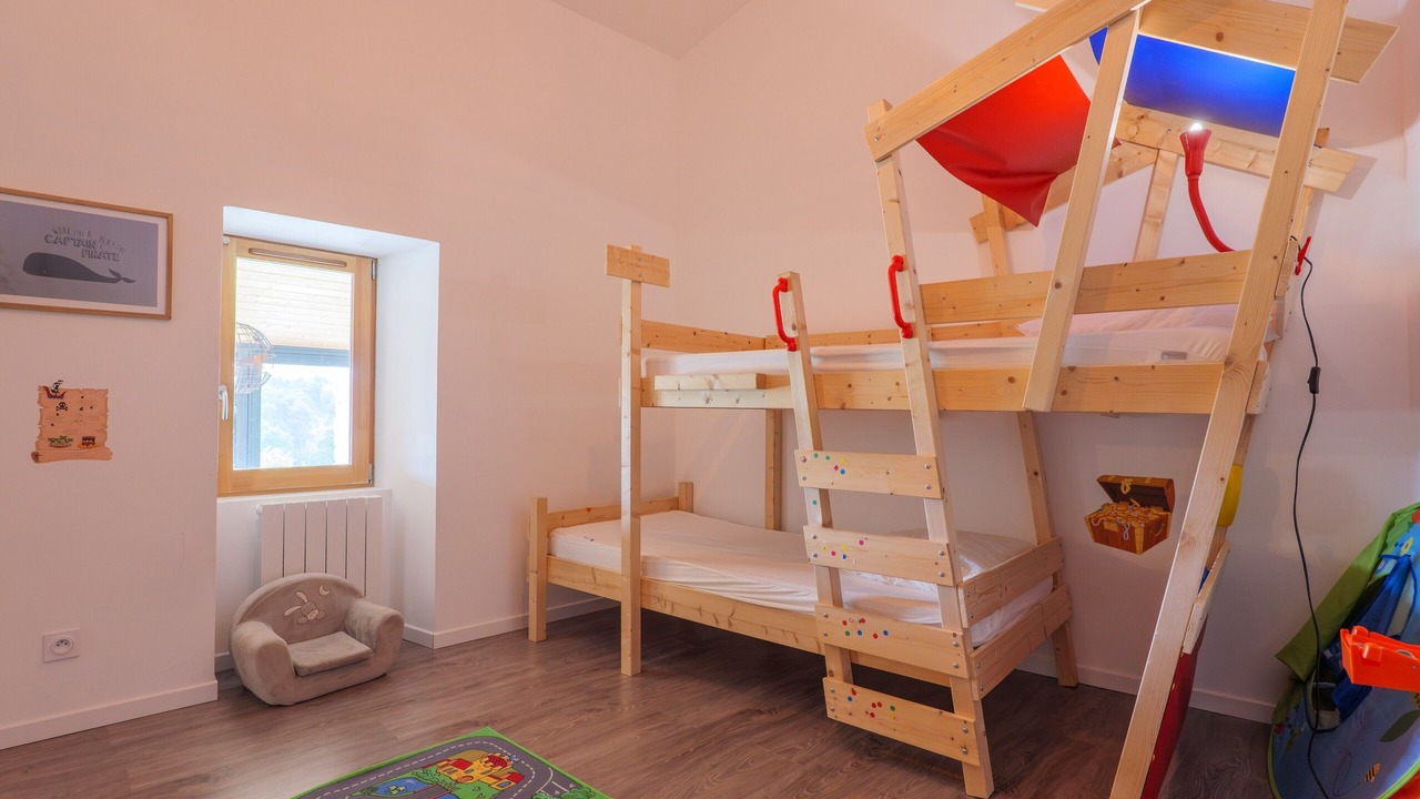 Photo of Bedroom in Ailhon