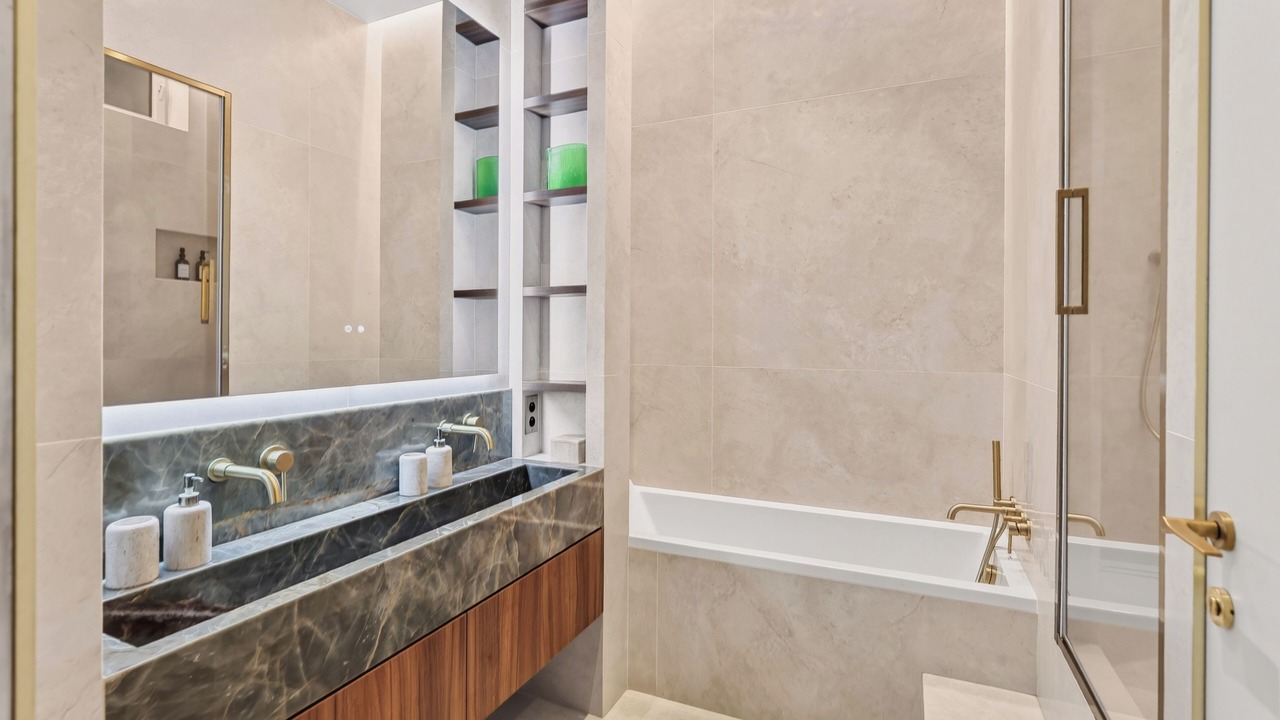 Photo of Bathroom in Porte-Dauphine