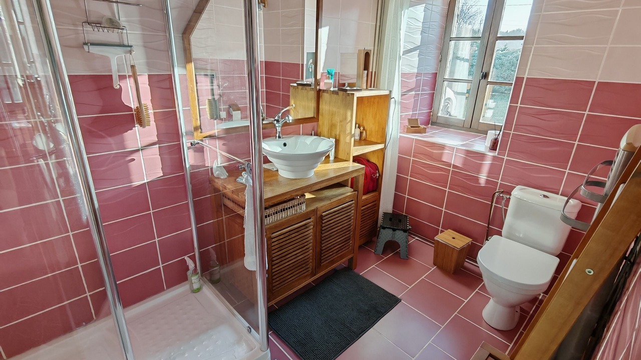 Photo of Bathroom in Quarre-les-Tombes