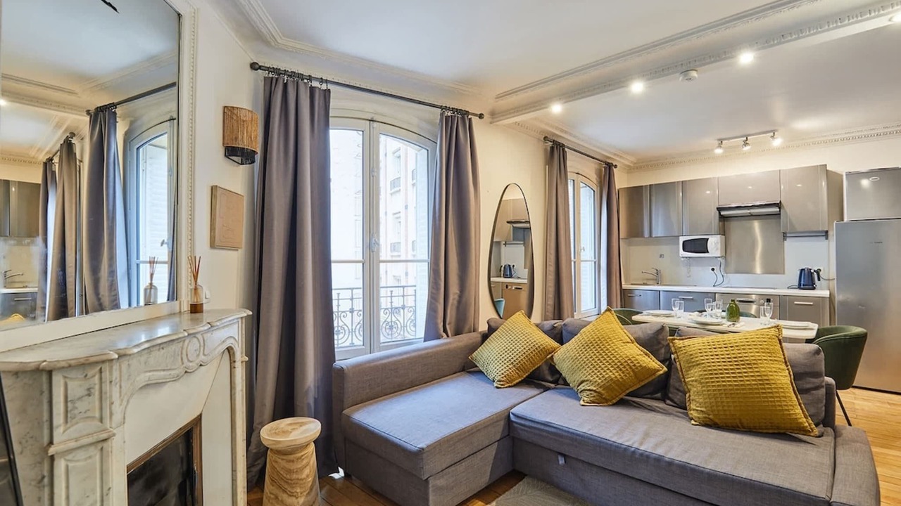 Photo of Livingroom in 10th Arrondissement