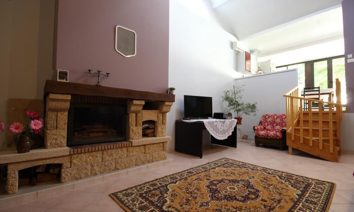 Photo of Livingroom in La Chapelle-de-Bragny