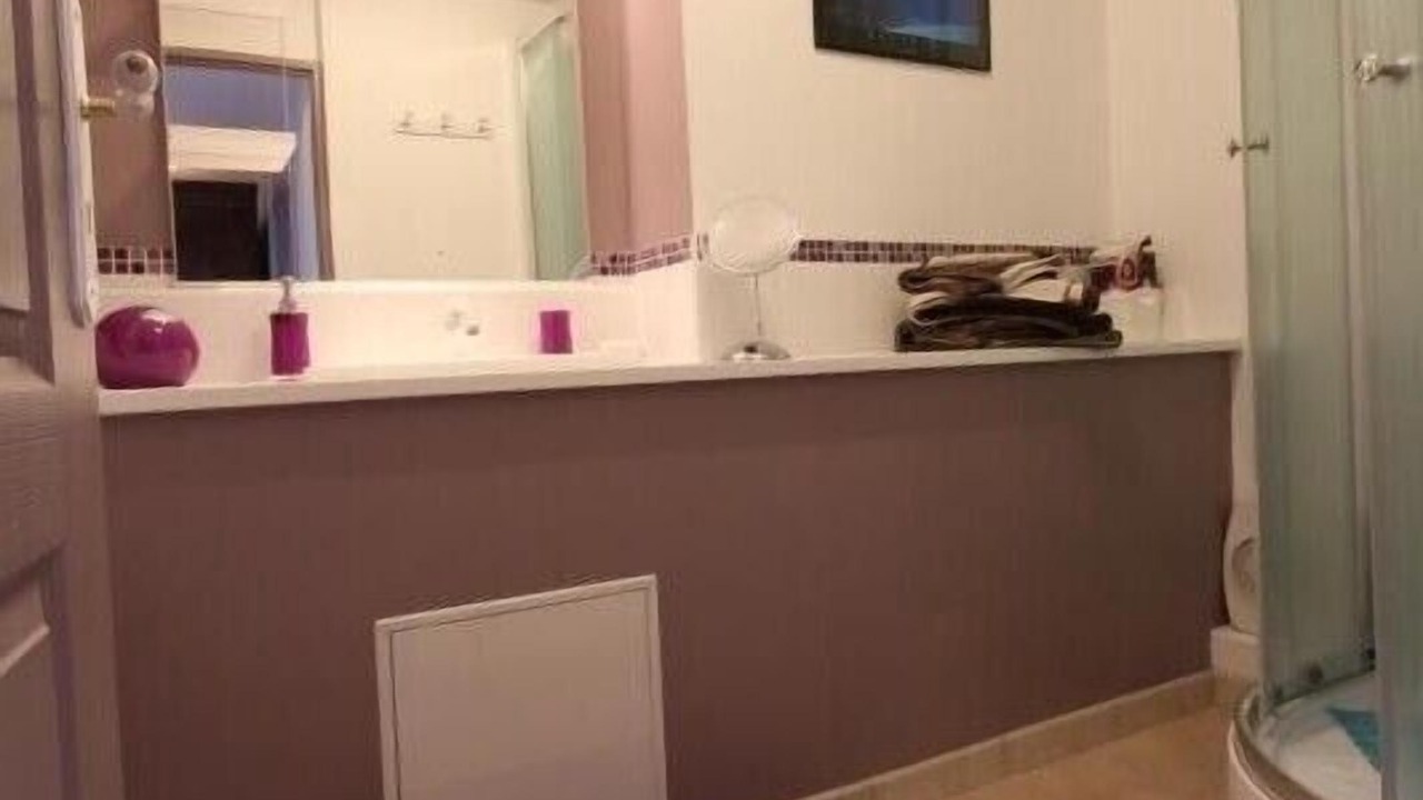 Photo of Bathroom in La Chapelle-de-Bragny