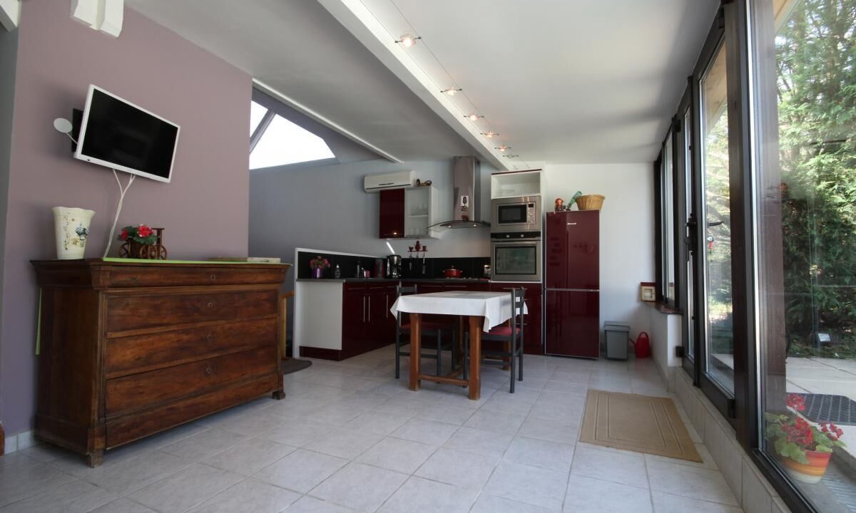 Photo of Kitchen in La Chapelle-de-Bragny