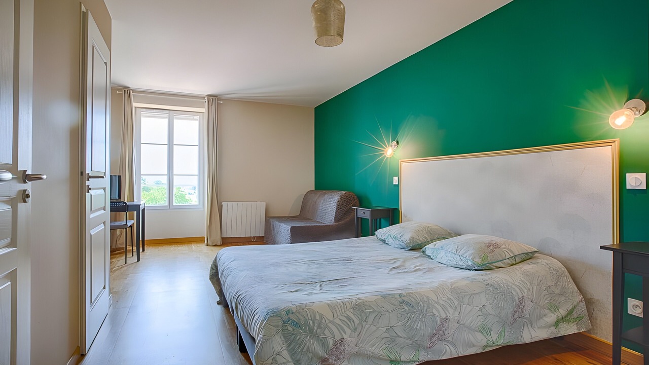 Photo of Bedroom in Saint-Bonnet-de-Valclerieux