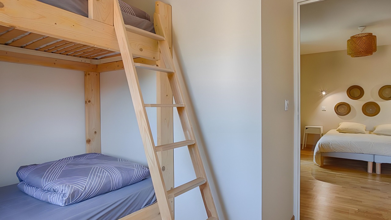 Photo of Bedroom in Saint-Bonnet-de-Valclerieux