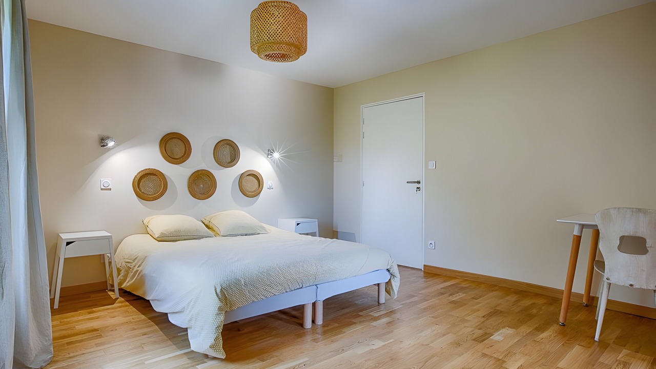 Photo of Bedroom in Saint-Bonnet-de-Valclerieux