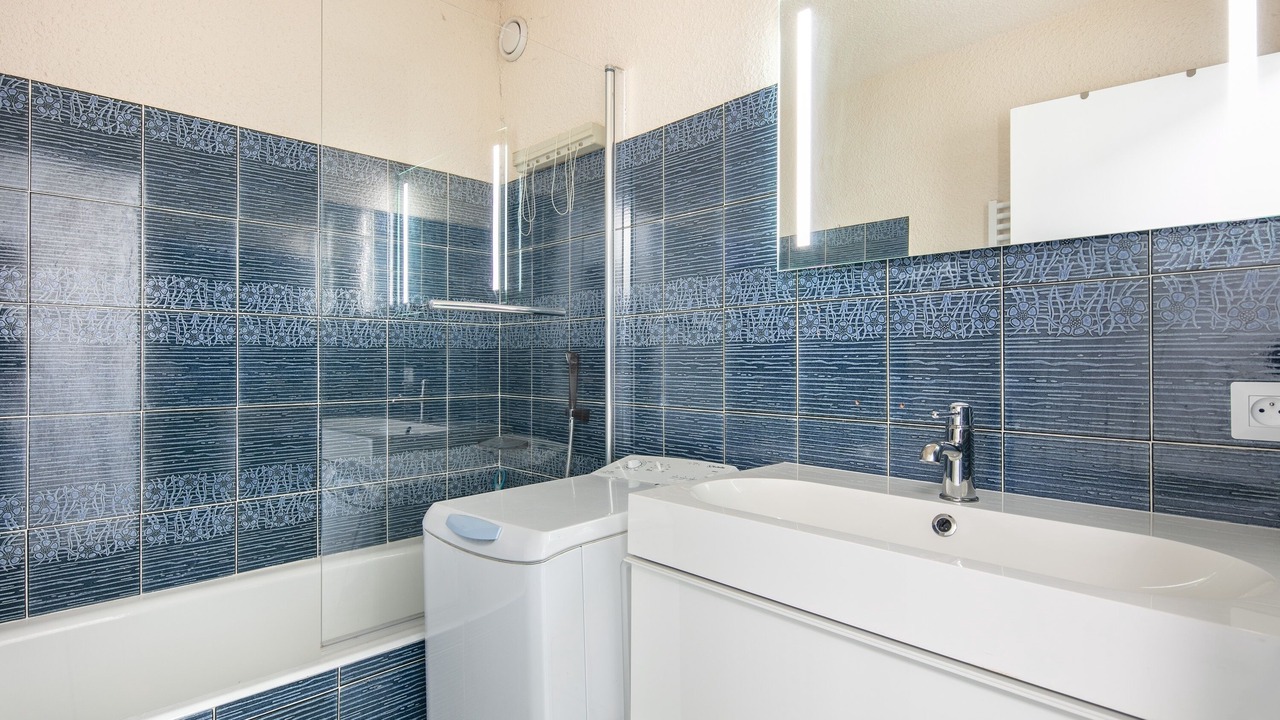 Photo of Bathroom in Saint-Honore