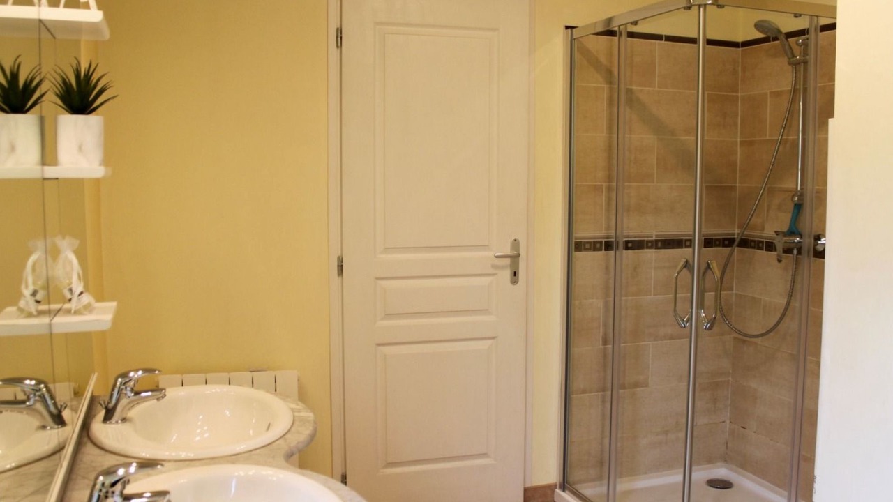 Photo of Bathroom in Saint-Berain-sous-Sanvignes