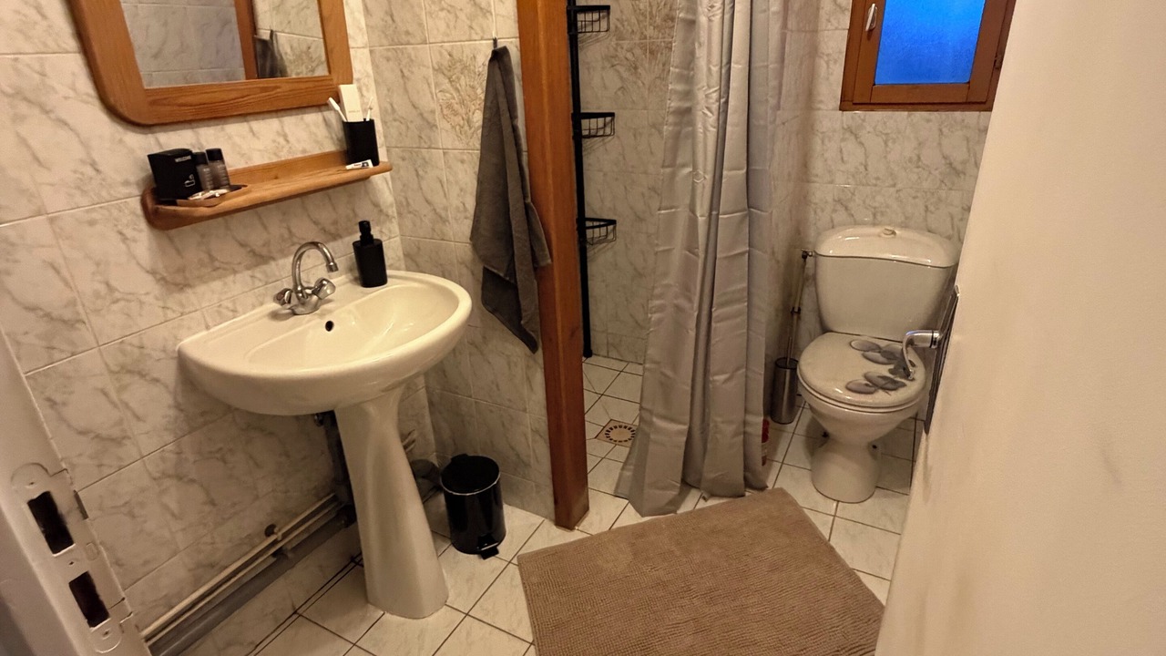 Photo of Bathroom in Rouvray (Cote-d'Or)