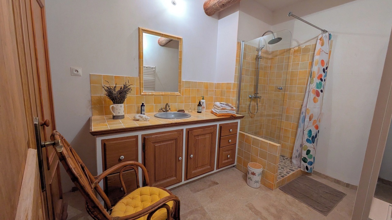 Photo of Bathroom in Caromb