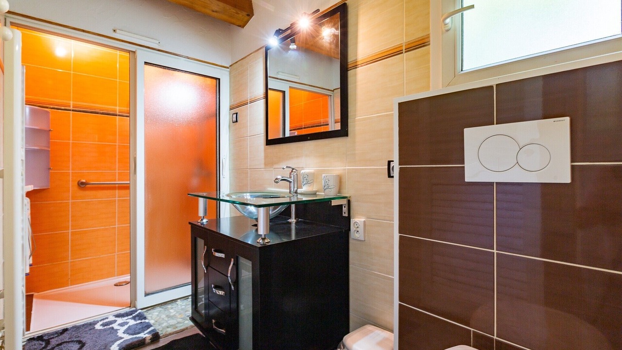 Photo of Bathroom in Colombier-le-Vieux