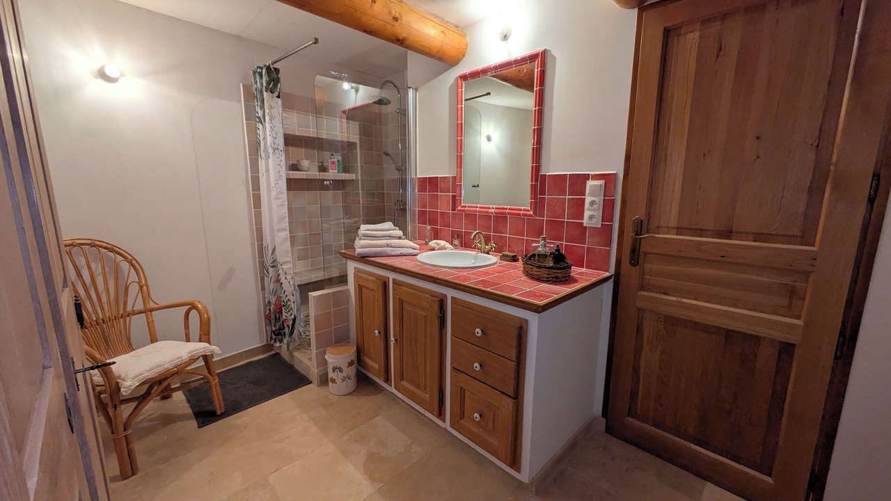 Photo of Bathroom in Caromb