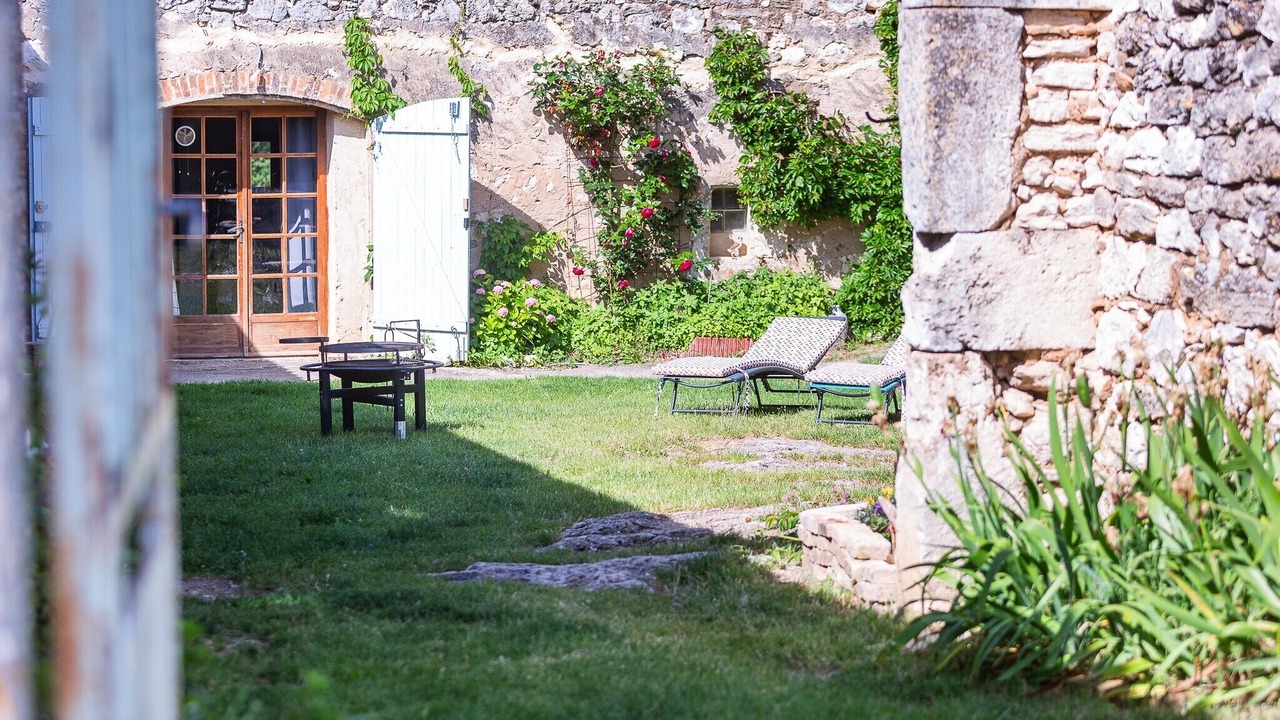 Photo of Patio Balcony in La Roche-sur-Grane