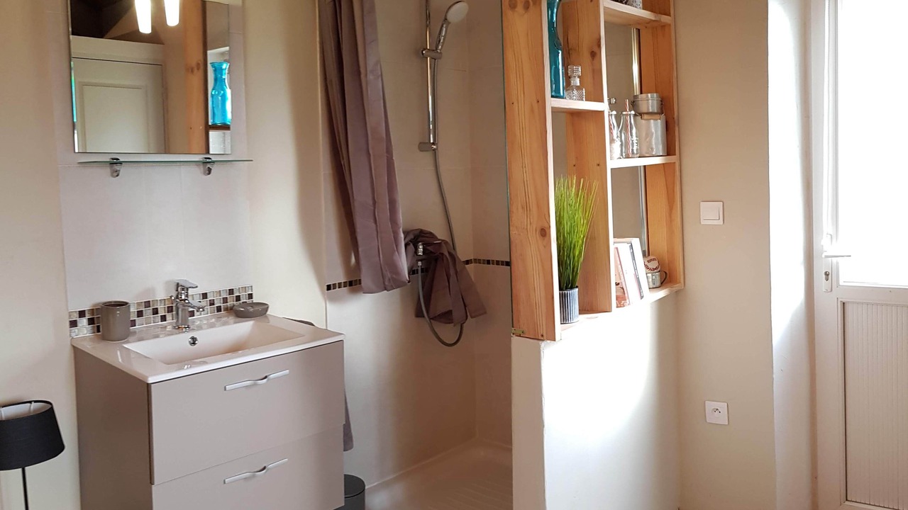 Photo of Bathroom in Chateauneuf-du-Rhone